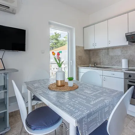 Lauschiges Nur 300 Meter Zum Mit Meerblick, Parkplatz, Grillplatz Apartman
