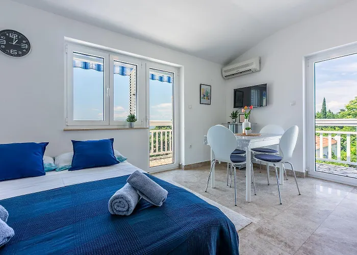 Lauschiges Nur 300 Meter Zum Mit Meerblick, Parkplatz, Grillplatz Apartman Dramalj
