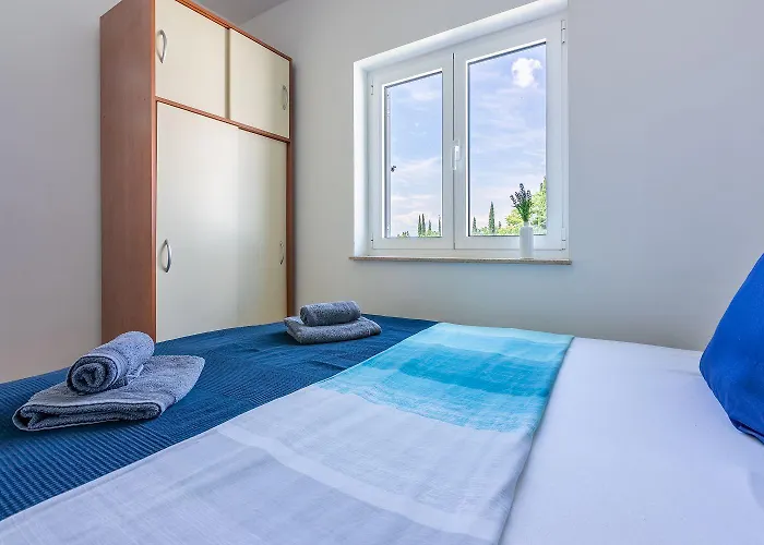 Lauschiges Nur 300 Meter Zum Mit Meerblick, Parkplatz, Grillplatz * Dramalj