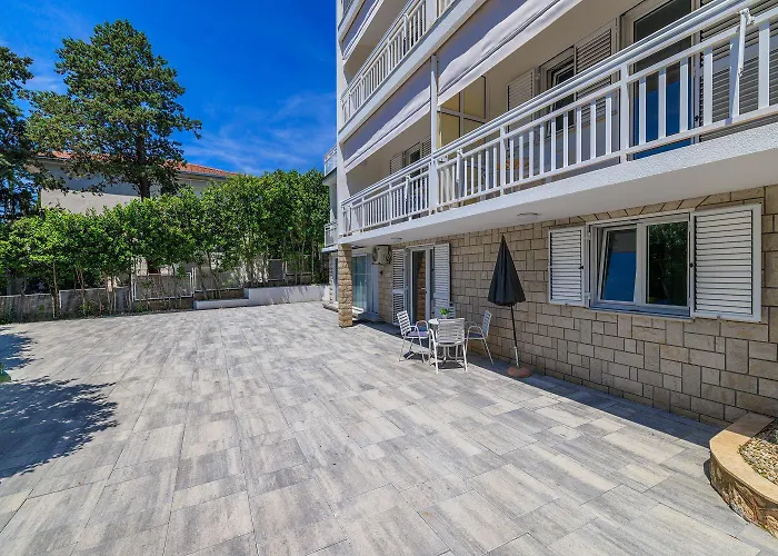 Lauschiges Nur 300 Meter Zum Mit Meerblick, Parkplatz, Grillplatz * Dramalj