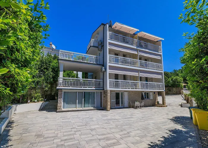 Lauschiges Nur 300 Meter Zum Mit Meerblick, Parkplatz, Grillplatz Apartamento Dramalj