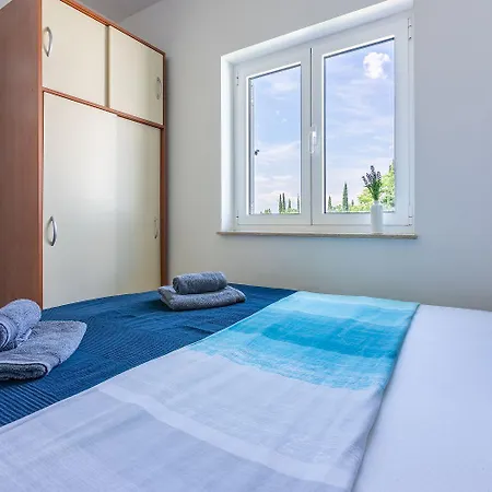 Lauschiges Nur 300 Meter Zum Mit Meerblick, Parkplatz, Grillplatz * Dramalj