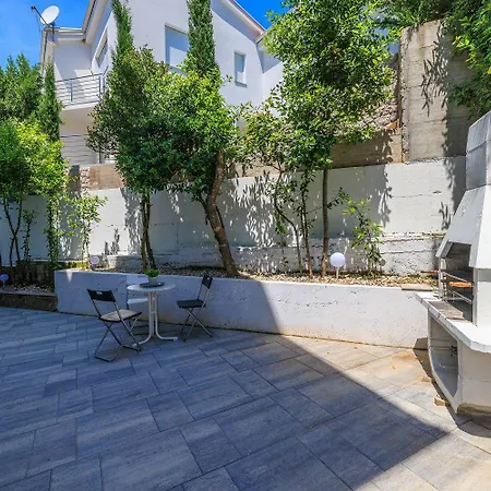 Apartment Lauschiges Nur 300 Meter Zum Mit Meerblick, Parkplatz, Grillplatz Dramalj